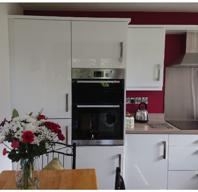 Bespoke Fitted Kitchens, Gloss Handleless Doors, STRABANE WHOLESALE LTD, Strabane, Co. Tyrone, 02871 382374