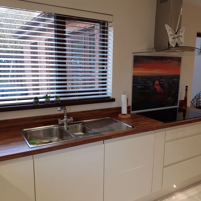 Bespoke Fitted Kitchens, Gloss Handleless Doors, STRABANE WHOLESALE LTD, Strabane, Co. Tyrone, 02871 382374