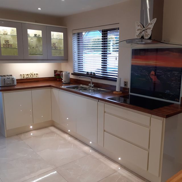 Bespoke Fitted Kitchens, Gloss Handleless Doors, STRABANE WHOLESALE LTD, Strabane, Co. Tyrone, 02871 382374